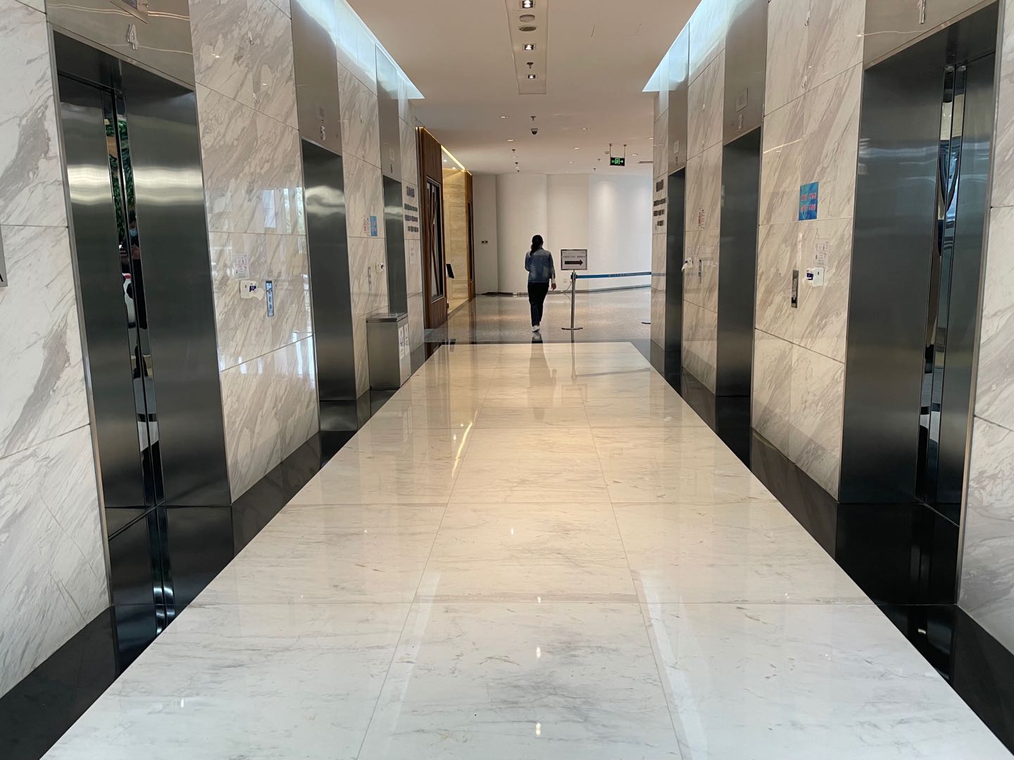 融科创意中心电梯 